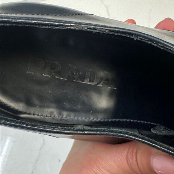 Prada Brushed Leather Derby Men’s Dress Shoes Black with Blue Sole US 9EE 2EE049 main image 8